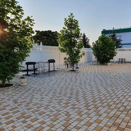 Aleksandriya Hotel Tjornomorsk Eksteriør billede