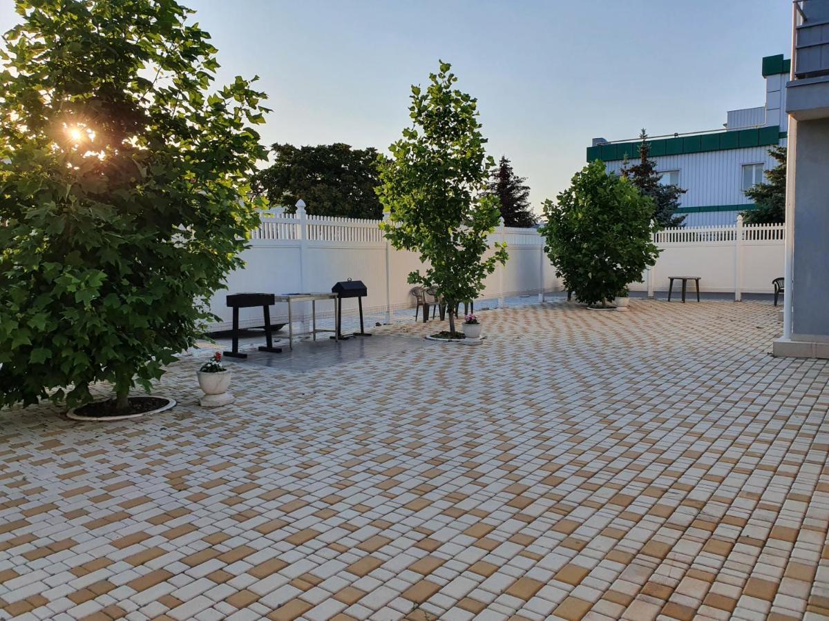 Aleksandriya Hotel Tjornomorsk Eksteriør billede