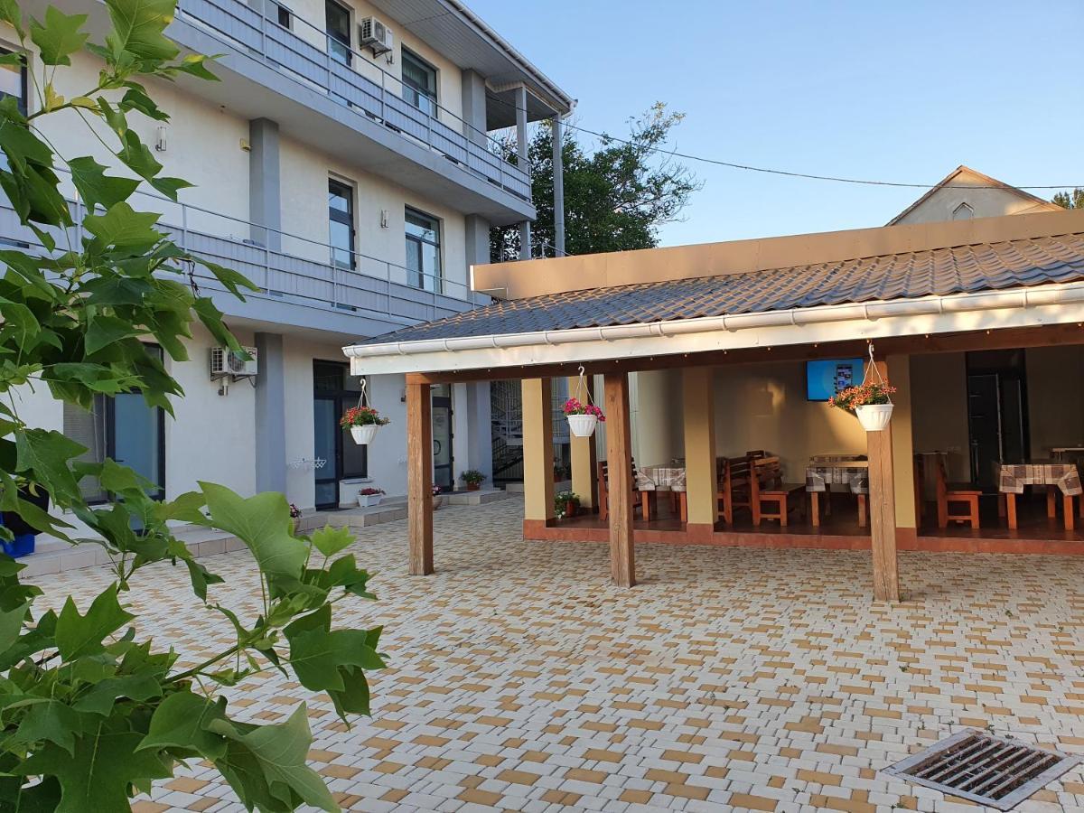 Aleksandriya Hotel Tjornomorsk Eksteriør billede