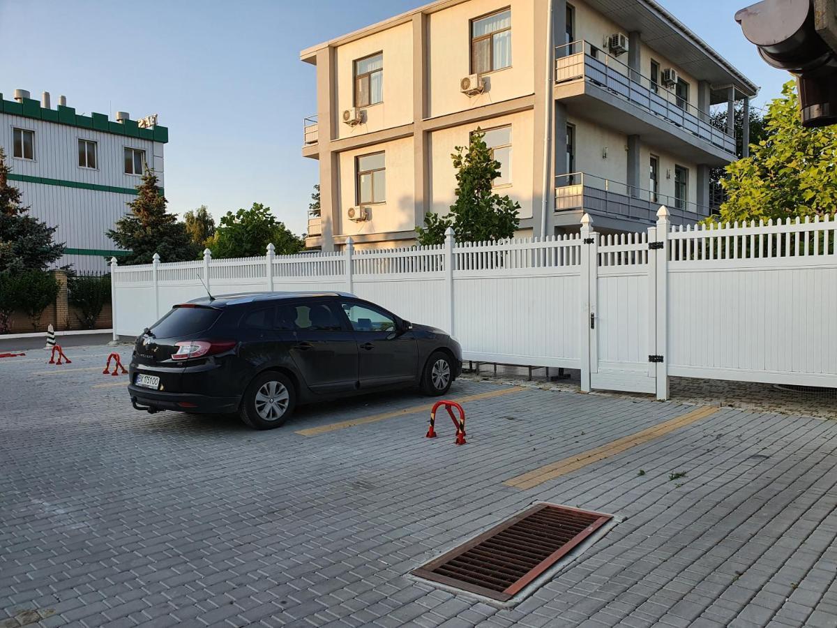 Aleksandriya Hotel Tjornomorsk Eksteriør billede