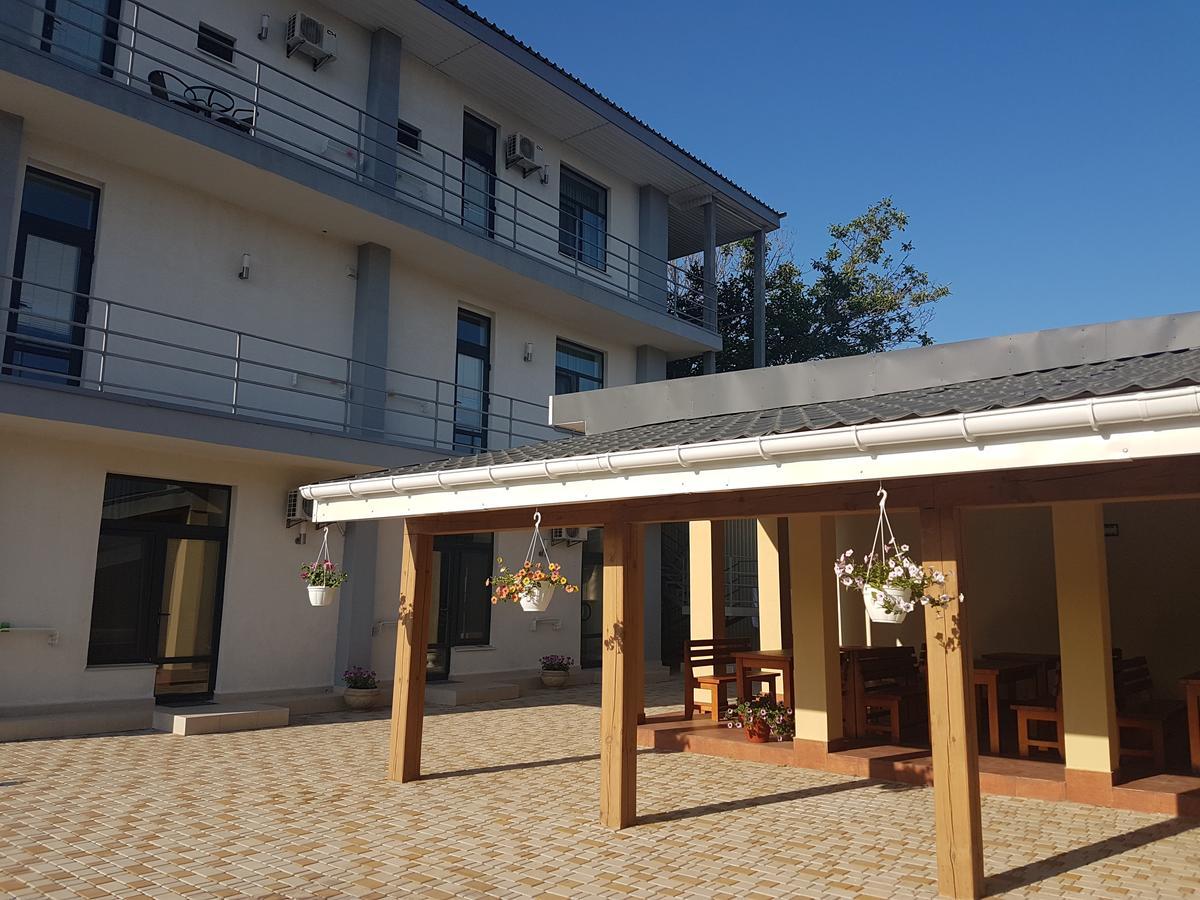 Aleksandriya Hotel Tjornomorsk Eksteriør billede